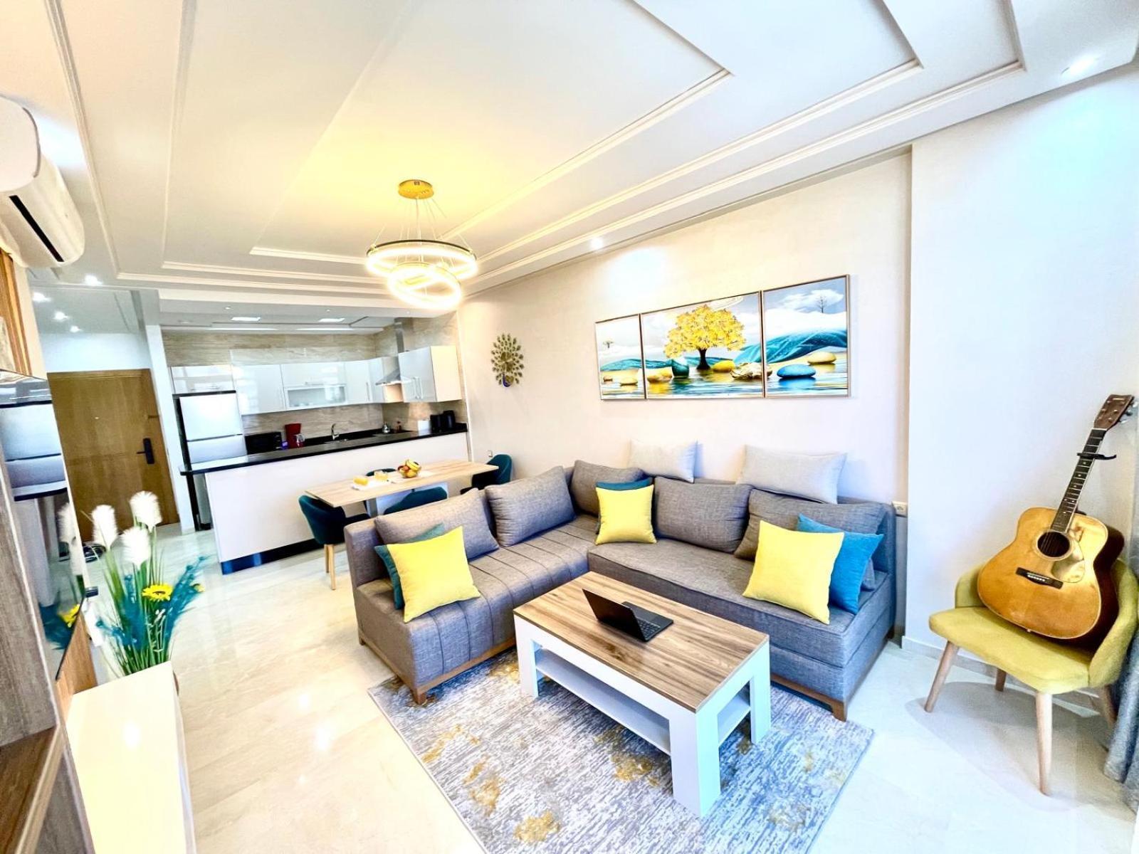 Modern Elegance With Sea Views In Central Tangier - Steps To Beach, Train And Attractions! Kültér fotó