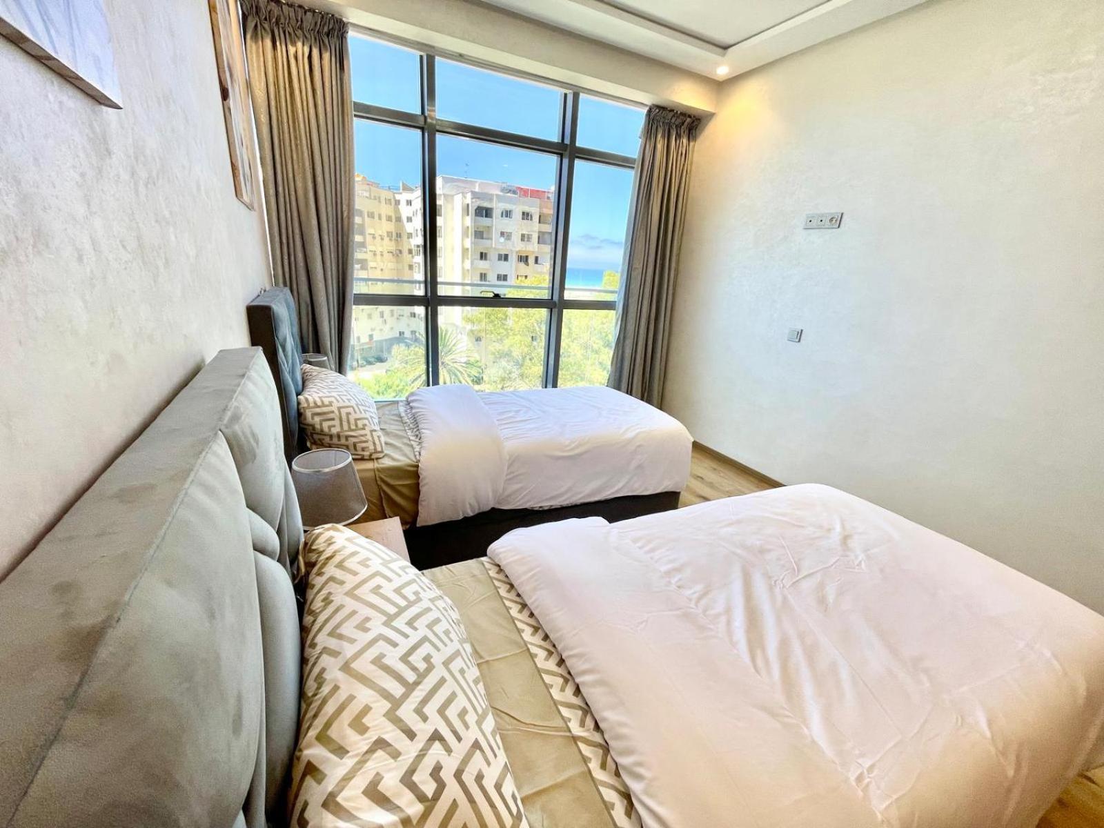 Modern Elegance With Sea Views In Central Tangier - Steps To Beach, Train And Attractions! Kültér fotó