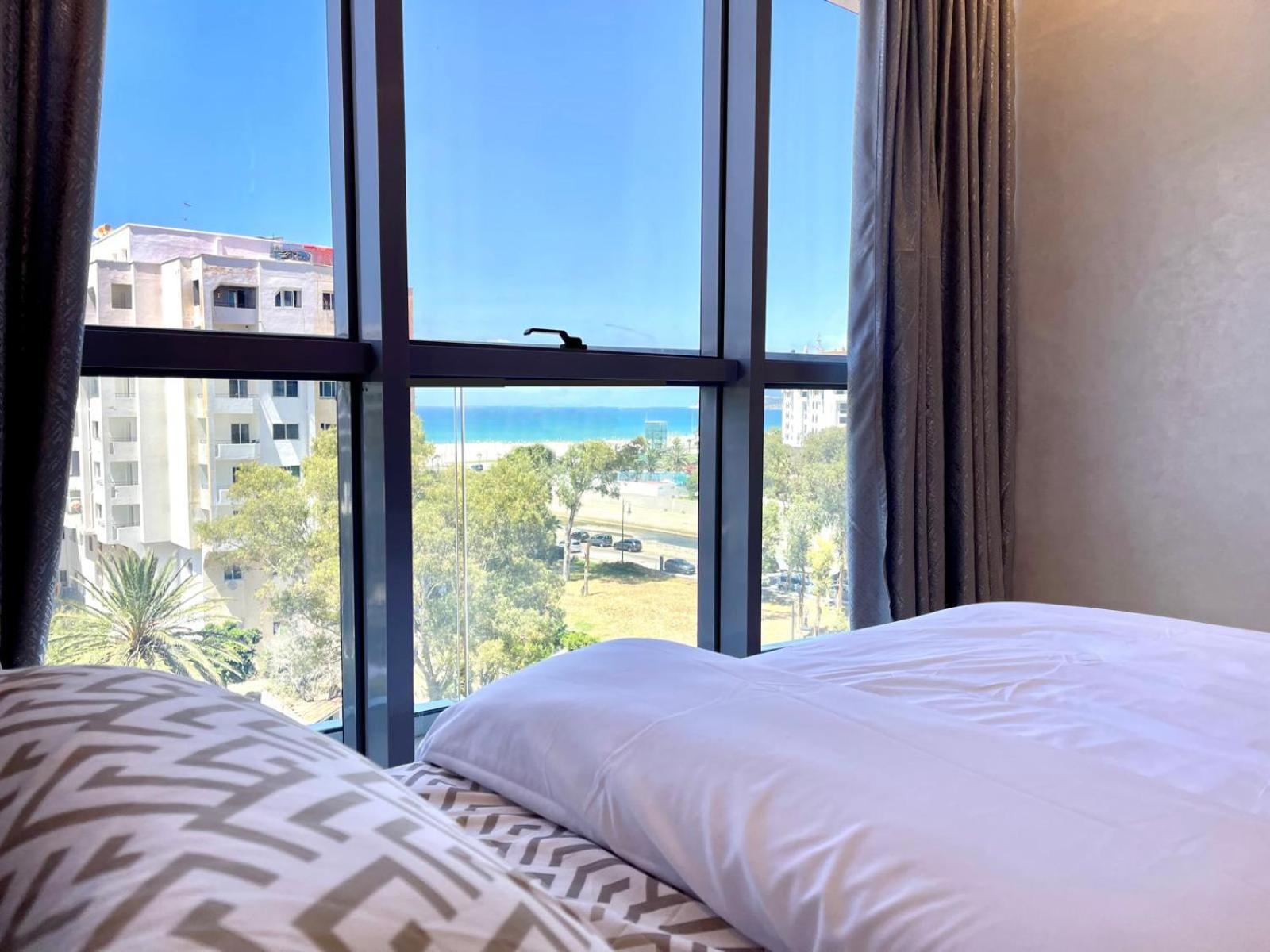 Modern Elegance With Sea Views In Central Tangier - Steps To Beach, Train And Attractions! Kültér fotó