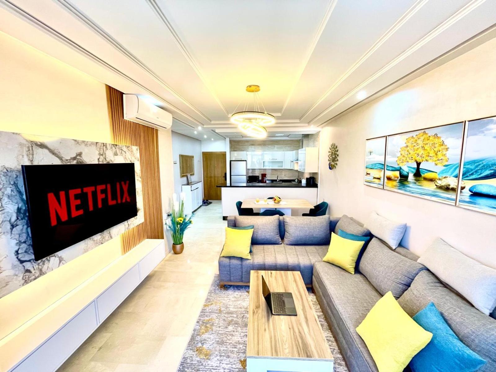 Modern Elegance With Sea Views In Central Tangier - Steps To Beach, Train And Attractions! Kültér fotó