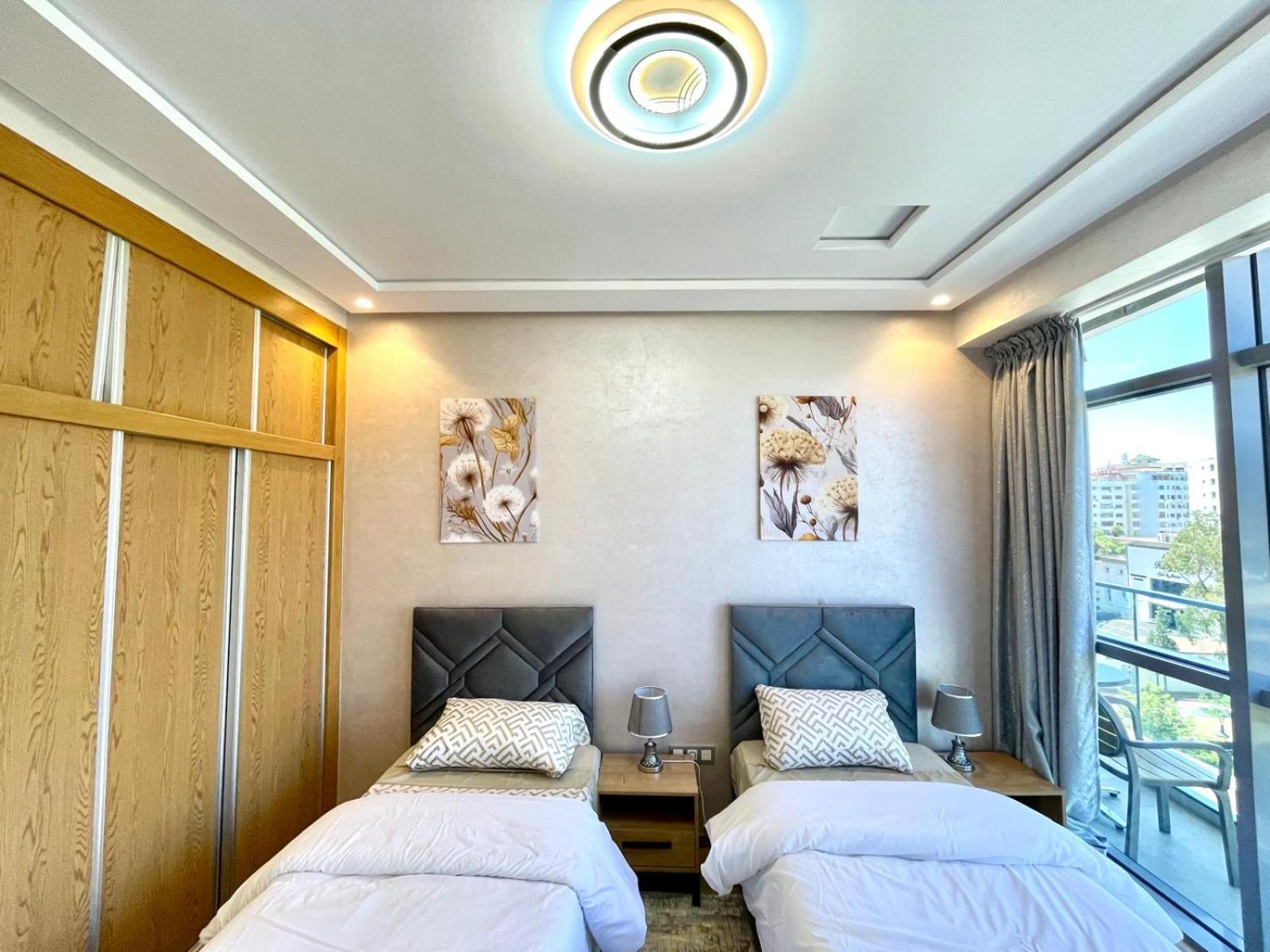 Modern Elegance With Sea Views In Central Tangier - Steps To Beach, Train And Attractions! Kültér fotó